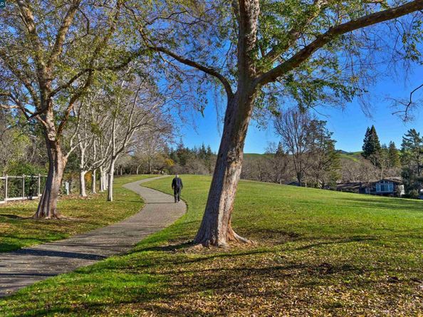 33 Leeds Ct E, Danville CA 94526