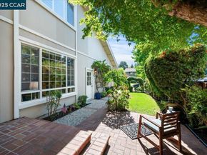 33 Leeds Ct E, Danville CA 94526