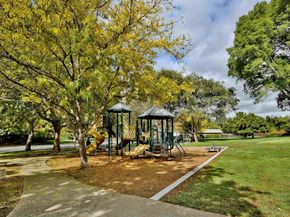 33 Leeds Ct E, Danville CA 94526