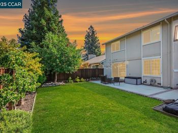 33 Leeds Ct E