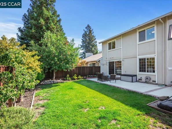 33 Leeds Ct E, Danville CA 94526