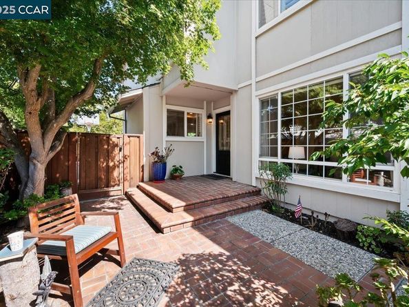 33 Leeds Ct E, Danville CA 94526