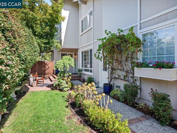 33 Leeds Ct E, Danville CA 94526