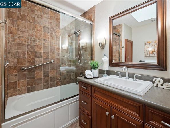 33 Leeds Ct E, Danville CA 94526