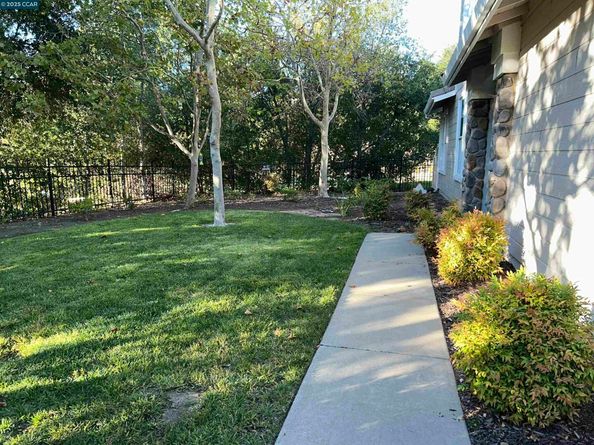 1921 Eagle Peak, Clayton CA 94517