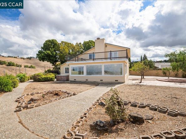 115 Nutmeg Ct, Hercules CA 94547