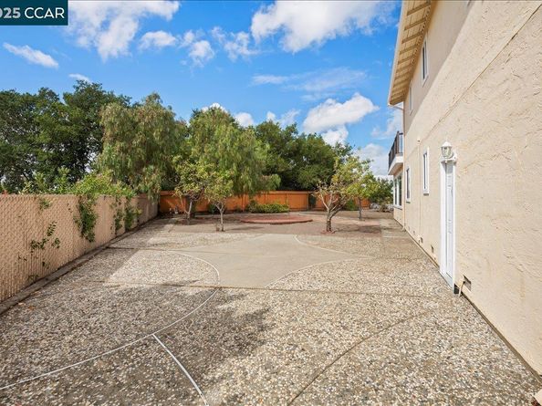 115 Nutmeg Ct, Hercules CA 94547