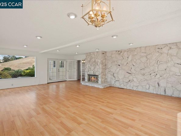 115 Nutmeg Ct, Hercules CA 94547