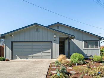 2711 Tulare Ave