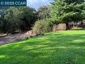 10 Tarn Ct, Hercules CA 94547
