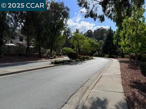 10 Tarn Ct, Hercules CA 94547