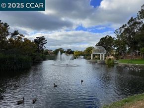 10 Tarn Ct, Hercules CA 94547