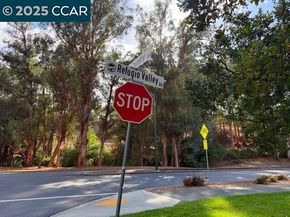 10 Tarn Ct, Hercules CA 94547