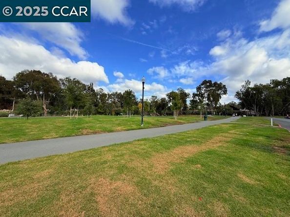 10 Tarn Ct, Hercules CA 94547