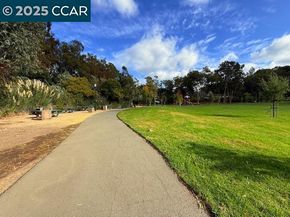 10 Tarn Ct, Hercules CA 94547