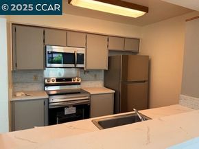 10 Tarn Ct, Hercules CA 94547