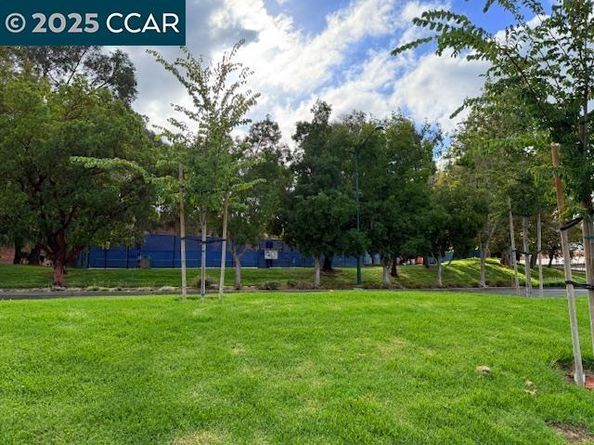 10 Tarn Ct, Hercules CA 94547