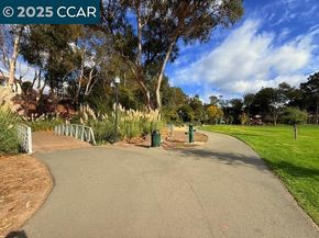 10 Tarn Ct, Hercules CA 94547