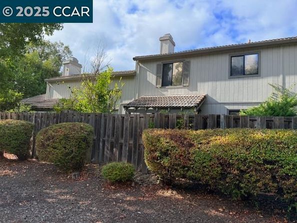 10 Tarn Ct, Hercules CA 94547