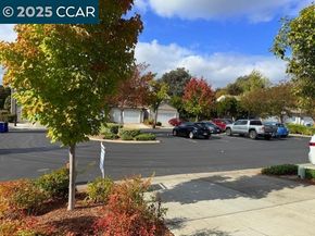 10 Tarn Ct, Hercules CA 94547