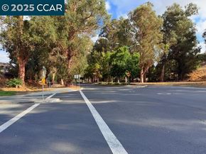 10 Tarn Ct, Hercules CA 94547