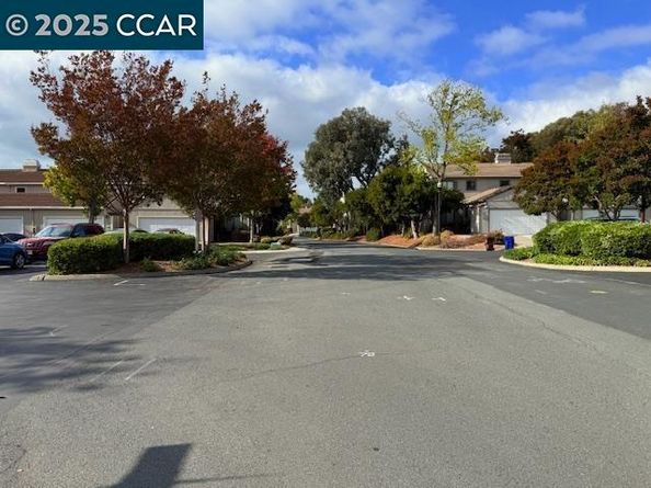 10 Tarn Ct, Hercules CA 94547