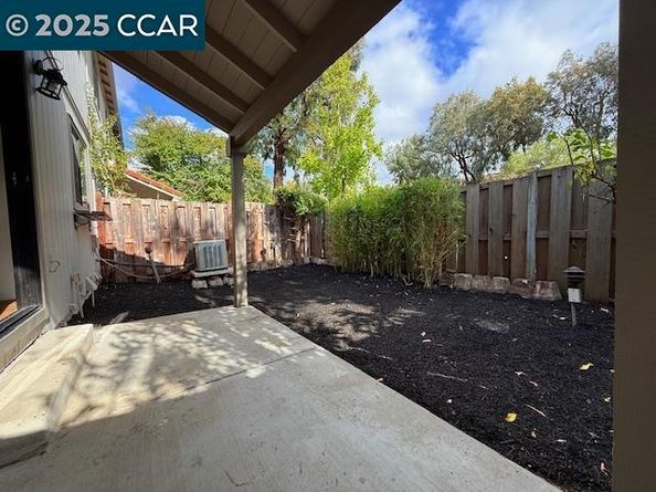 10 Tarn Ct, Hercules CA 94547