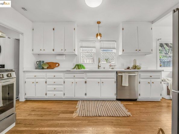 5925 Outlook Ave, Oakland CA 94605
