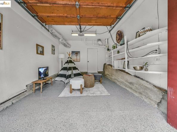 5925 Outlook Ave, Oakland CA 94605