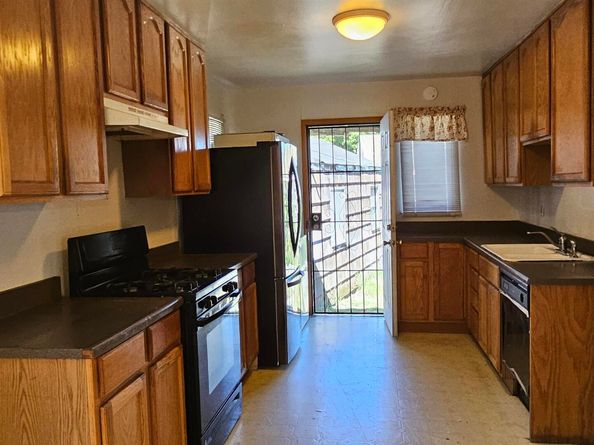9721 Coral Rd, Oakland CA 94603
