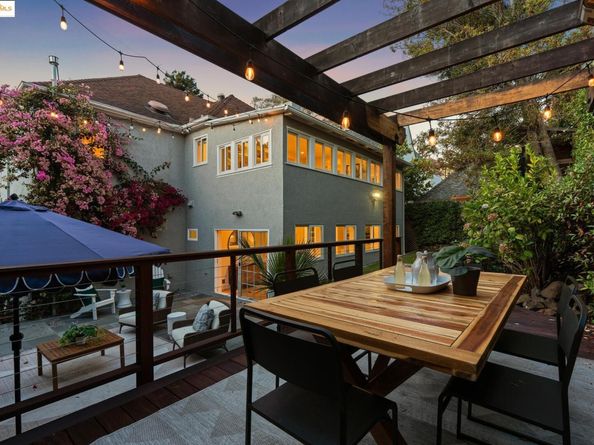 945 Sunnyhills Rd, Oakland CA 94610