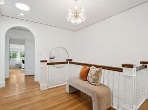 945 Sunnyhills Rd, Oakland CA 94610