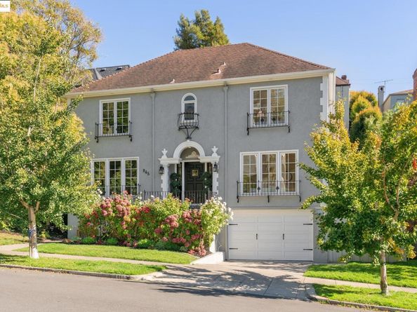 945 Sunnyhills Rd, Oakland CA 94610