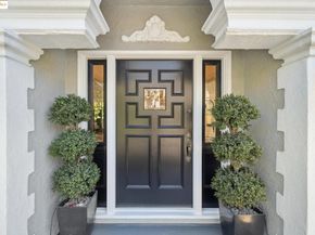 945 Sunnyhills Rd, Oakland CA 94610