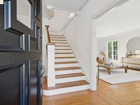 945 Sunnyhills Rd, Oakland CA 94610
