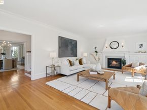 945 Sunnyhills Rd, Oakland CA 94610