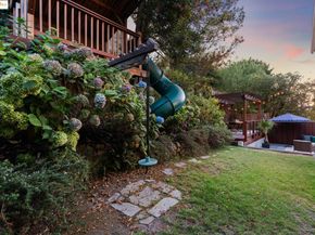 945 Sunnyhills Rd, Oakland CA 94610