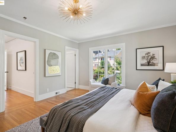 945 Sunnyhills Rd, Oakland CA 94610