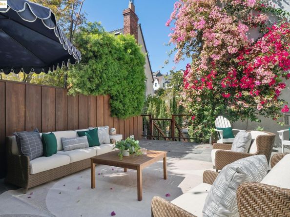 945 Sunnyhills Rd, Oakland CA 94610
