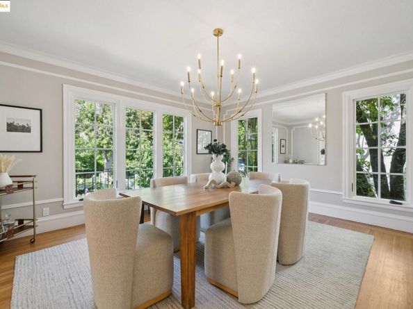 945 Sunnyhills Rd, Oakland CA 94610