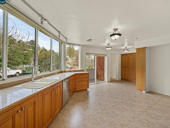 2581 Charles Ave, Pinole CA 94564