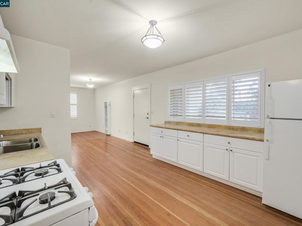 2581 Charles Ave, Pinole CA 94564