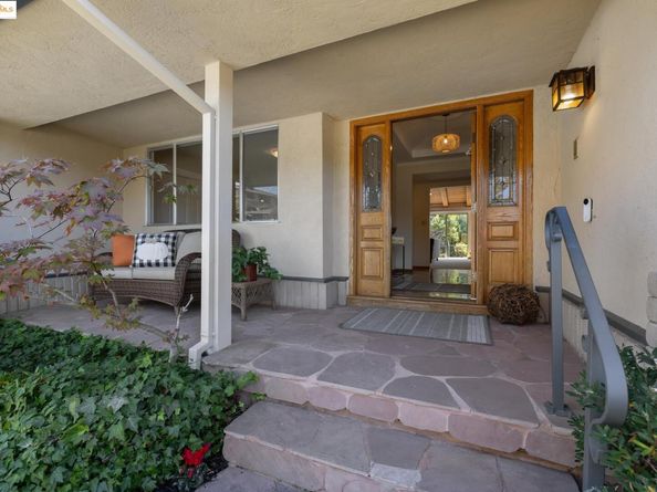 1657 Clearview Dr., San Leandro CA 94577