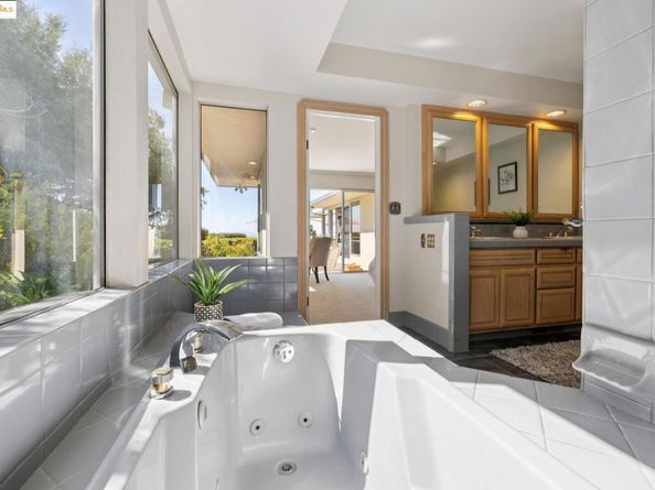1657 Clearview Dr., San Leandro CA 94577