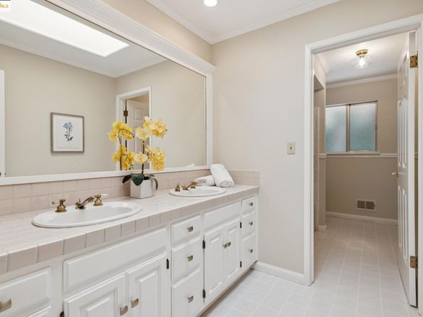 1657 Clearview Dr., San Leandro CA 94577