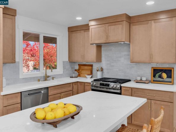 421 Roanoke Dr, Martinez CA 94553