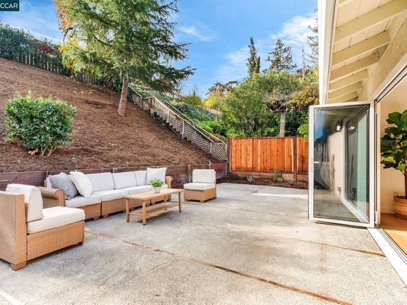 421 Roanoke Dr, Martinez CA 94553