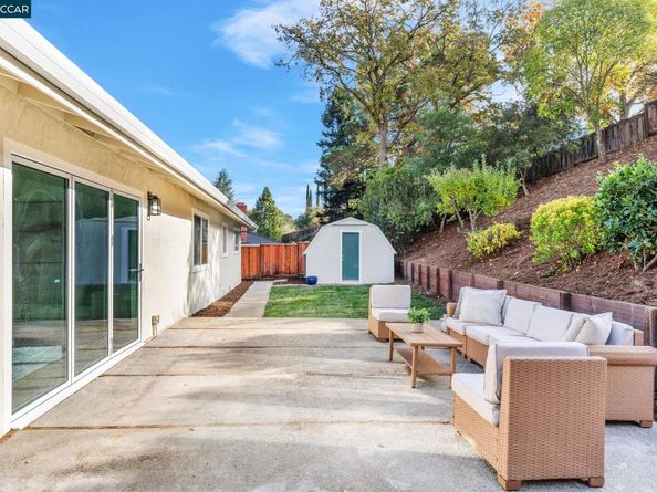 421 Roanoke Dr, Martinez CA 94553