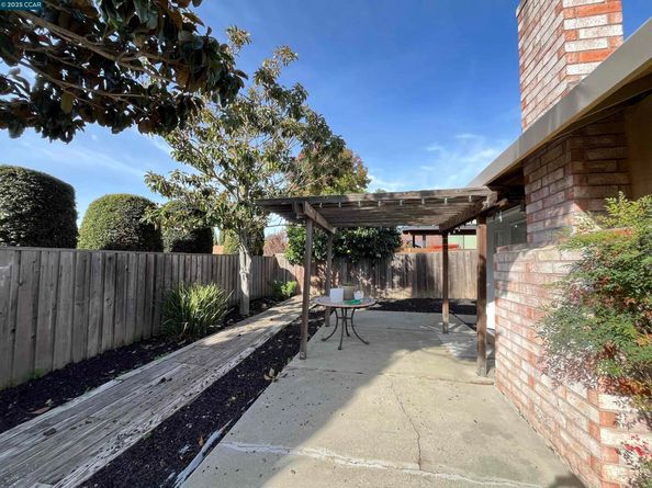 120 Bonita Ct, Rodeo CA 94572