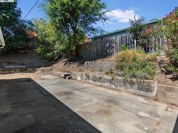 4520 Valley View Rd, Richmond CA 94803